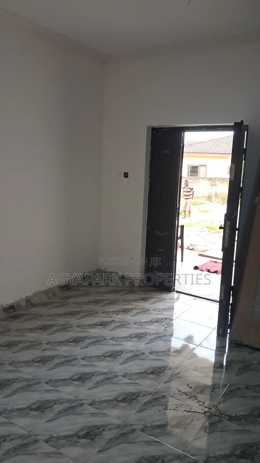 1bdrm Apartment in China Mall, Amasaman for rent