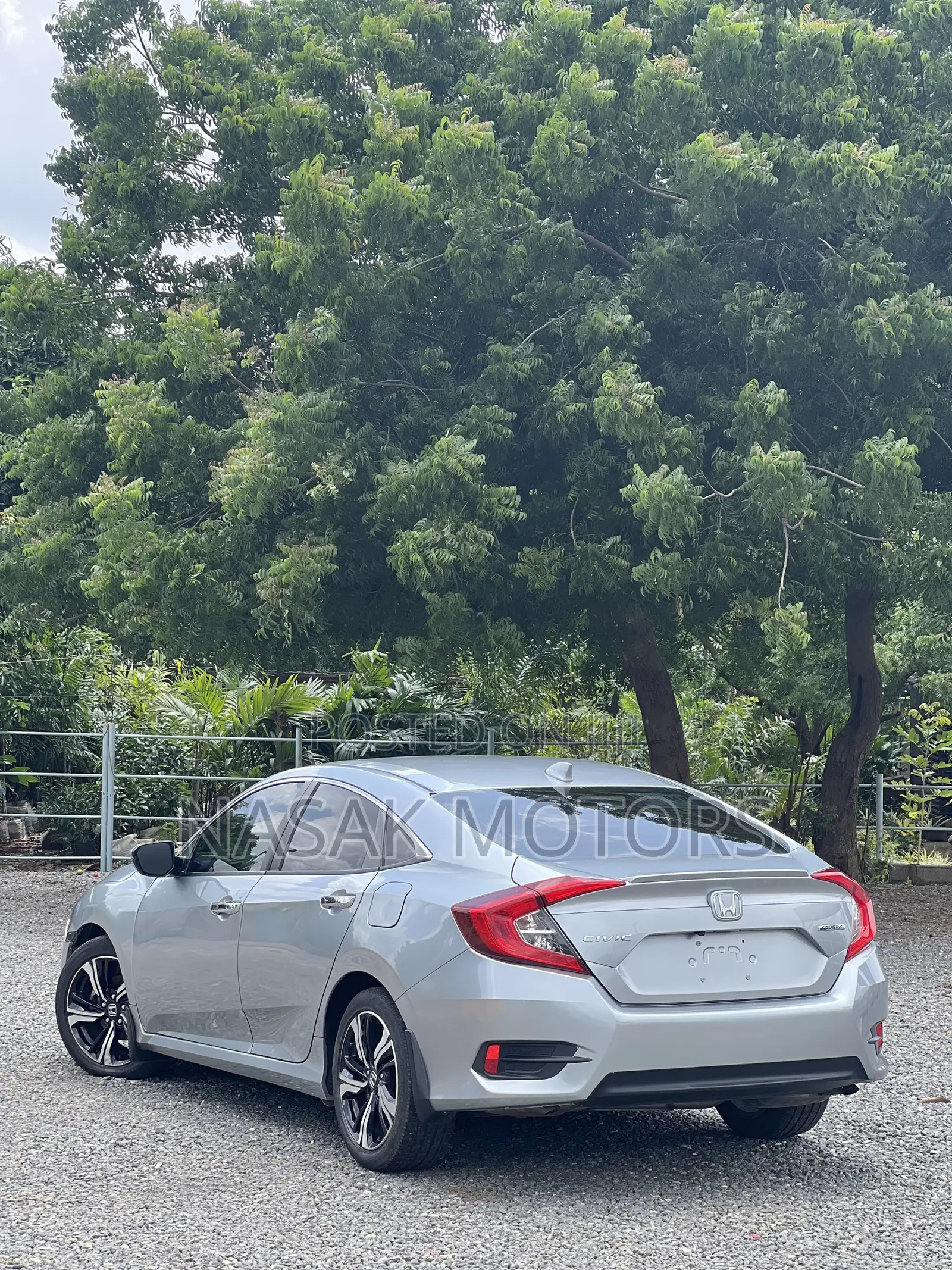 Honda Civic Touring 4dr Sedan (1.5L 4cyl) 2016 Silver