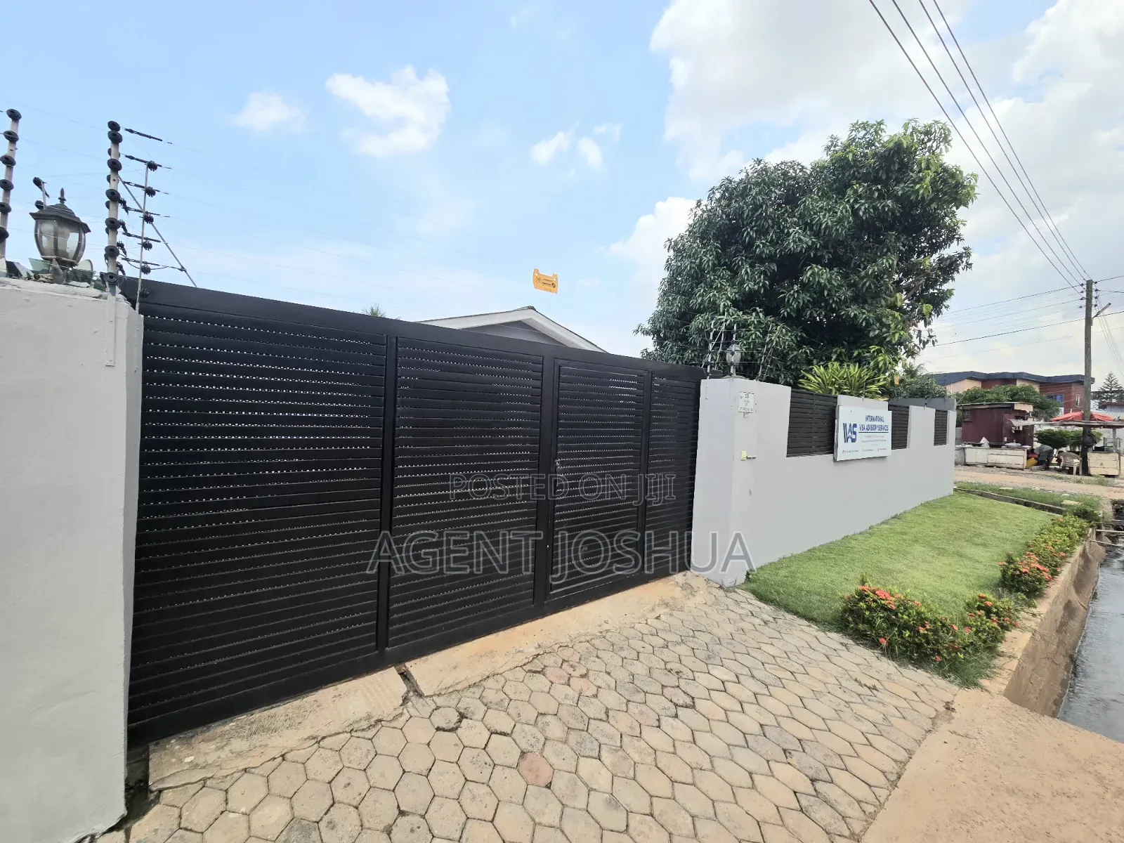 3bdrm House in Spintex Road for rent