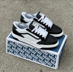 Laces Up Vans Hylane Sneakers Black/White