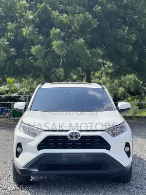 Toyota RAV4 XLE AWD 2020 White