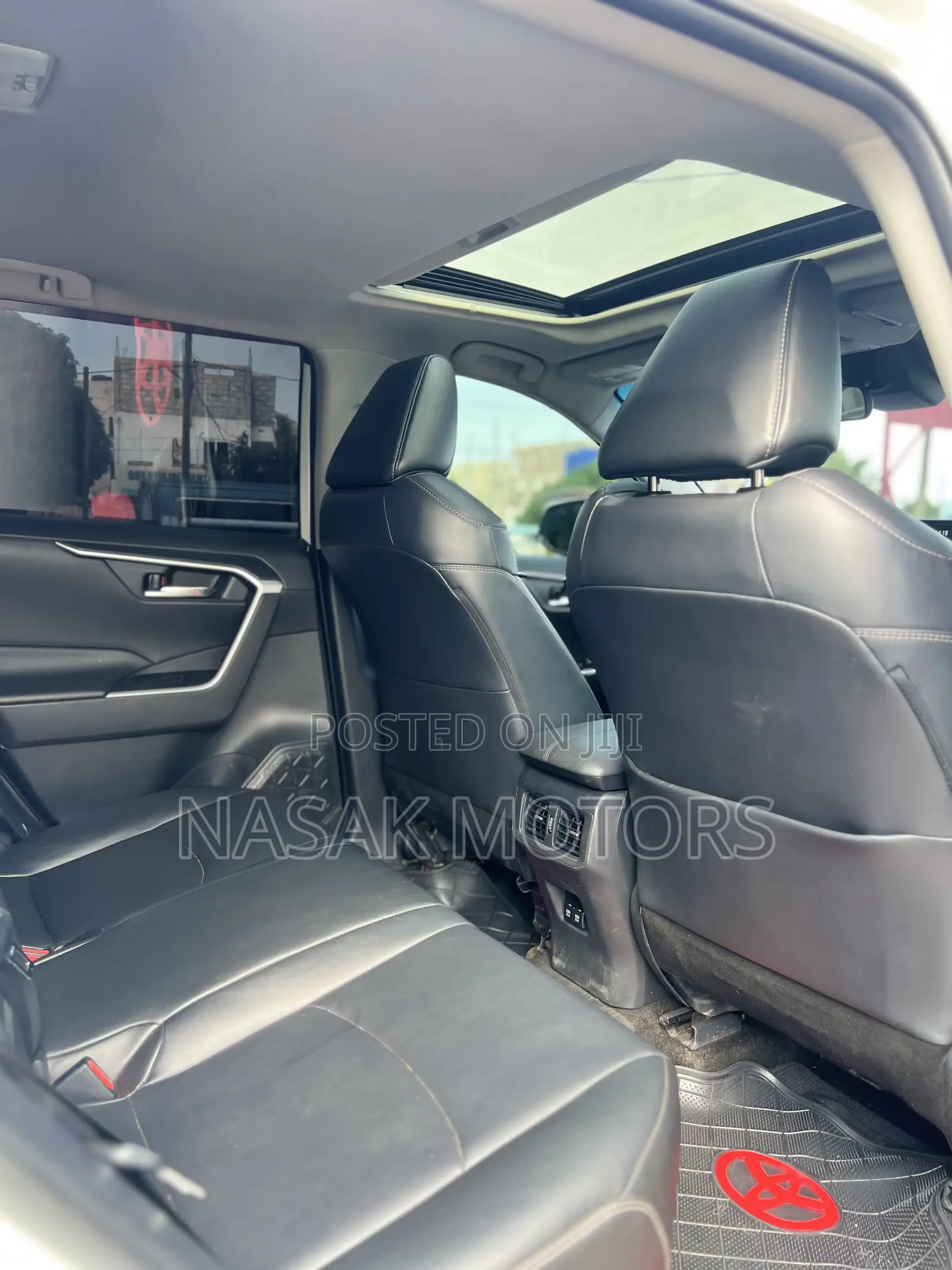 Toyota RAV4 XLE AWD 2020 White