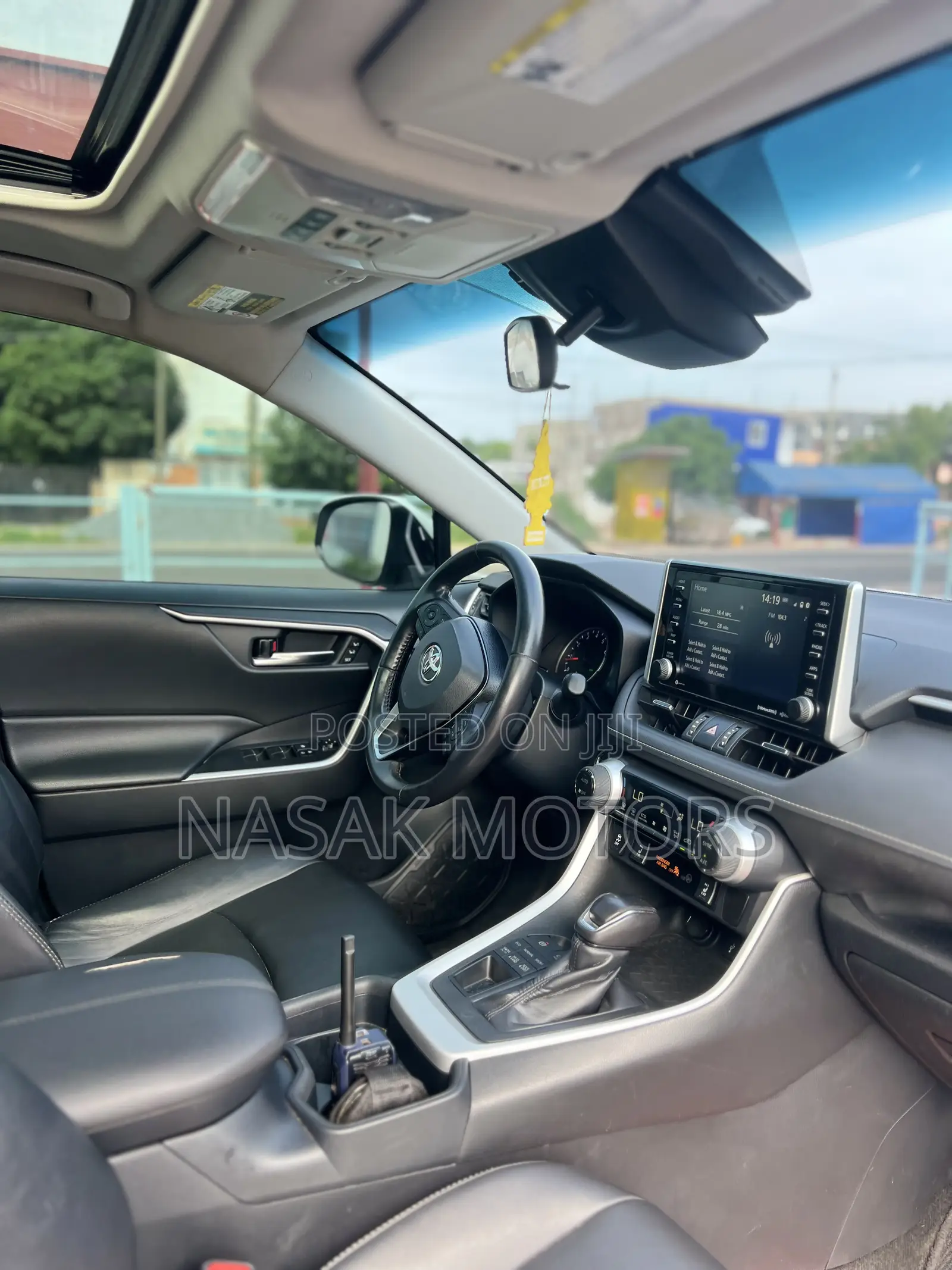 Toyota RAV4 XLE AWD 2020 White
