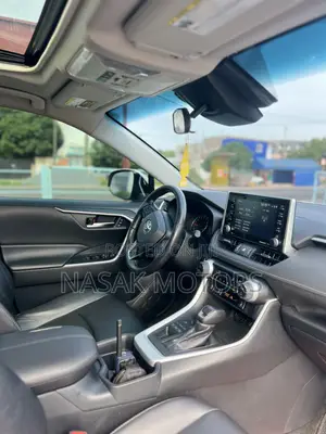 Toyota RAV4 XLE AWD 2020 White