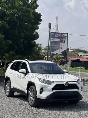 Toyota RAV4 XLE AWD 2020 White