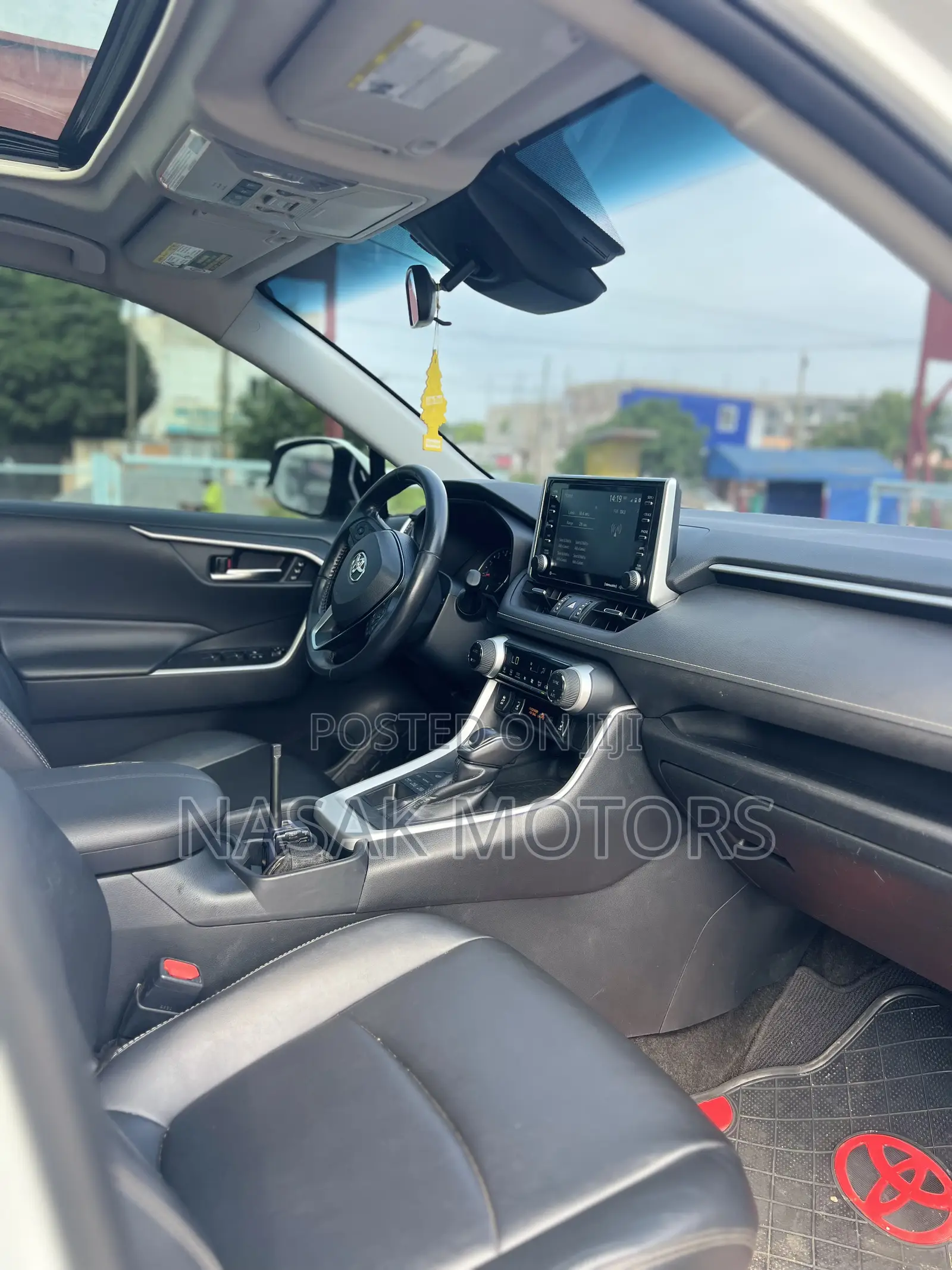 Toyota RAV4 XLE AWD 2020 White