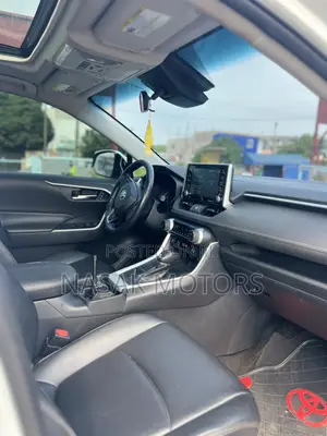Toyota RAV4 XLE AWD 2020 White