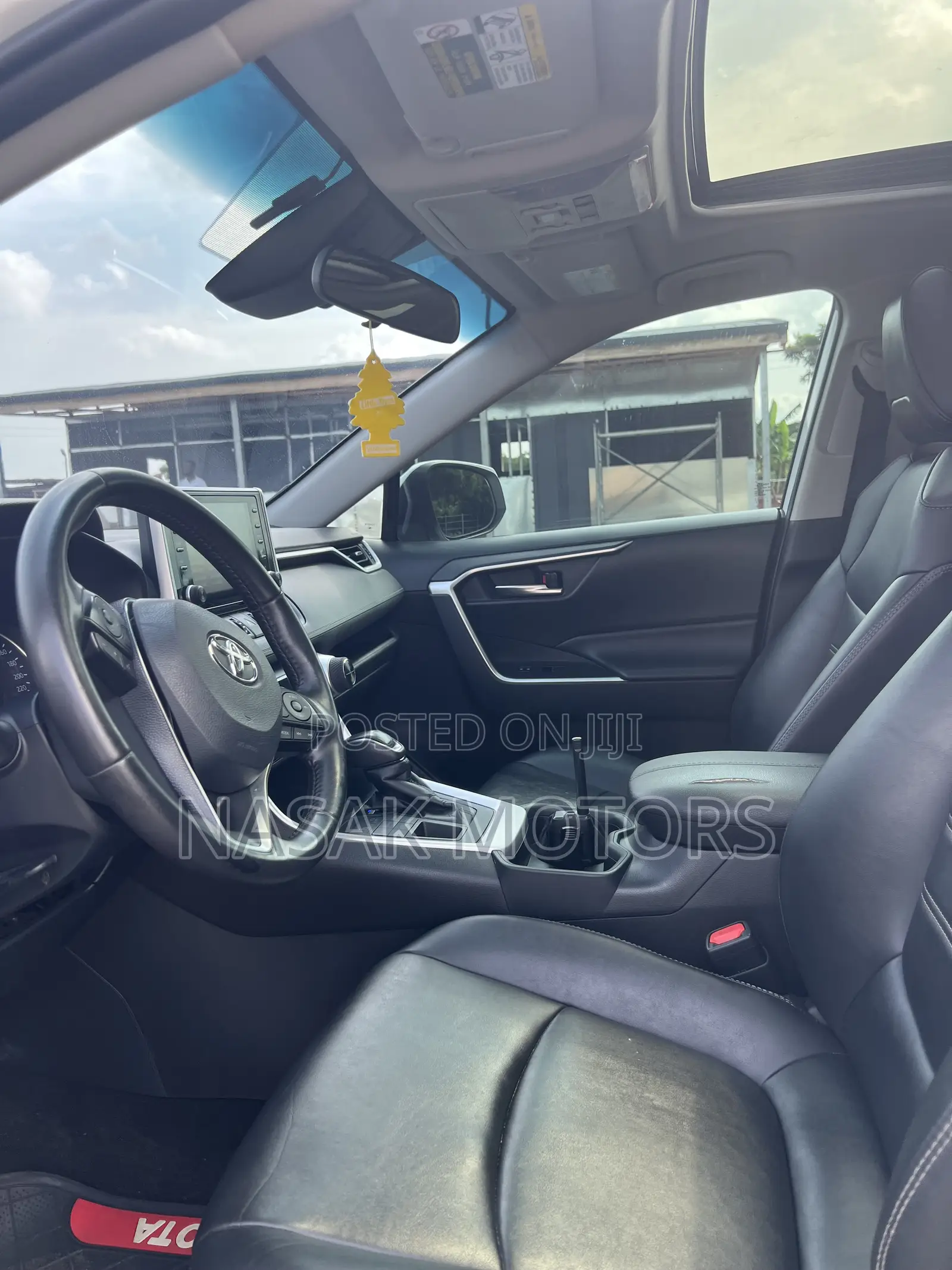 Toyota RAV4 XLE AWD 2020 White