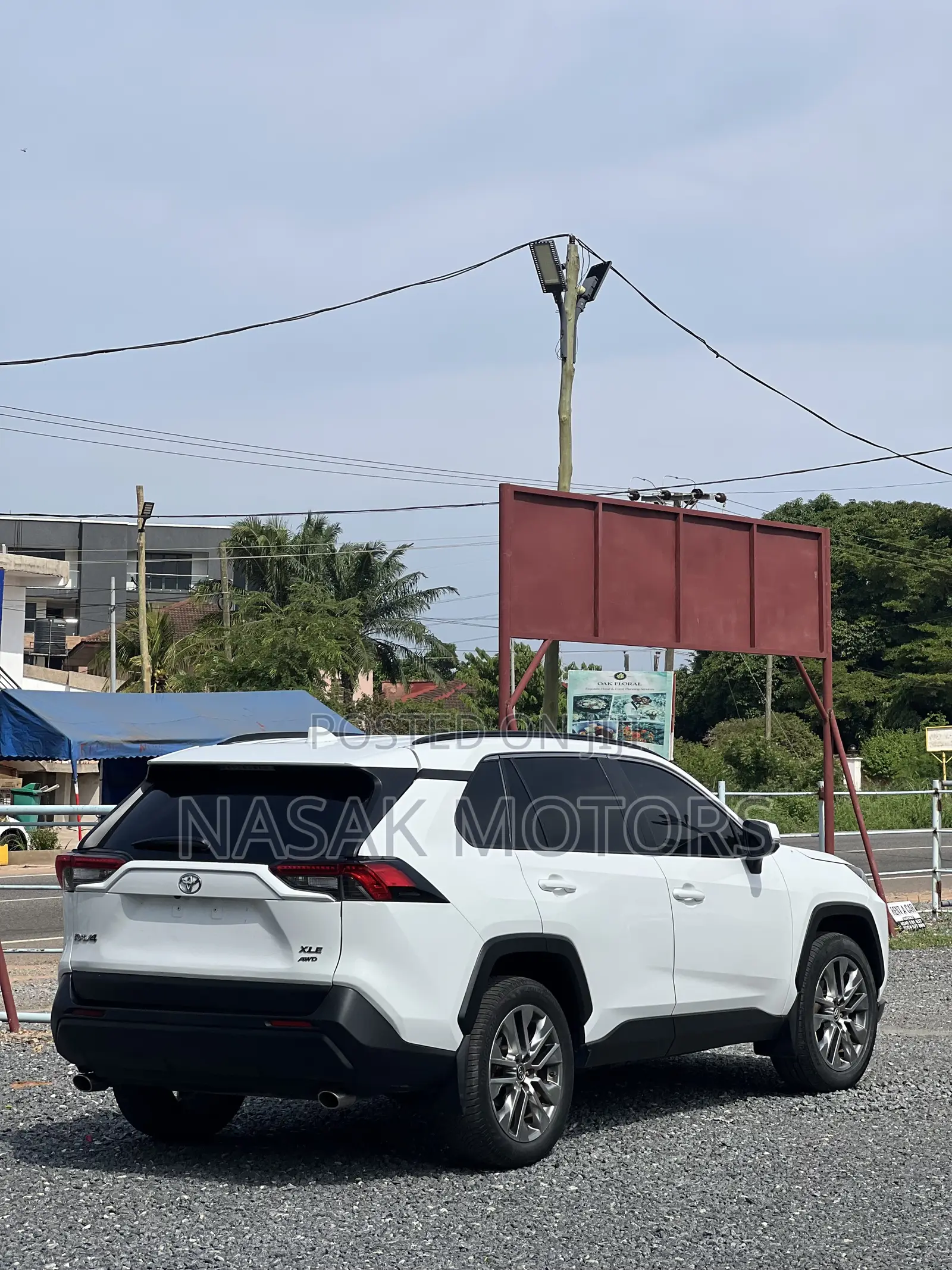 Toyota RAV4 XLE AWD 2020 White