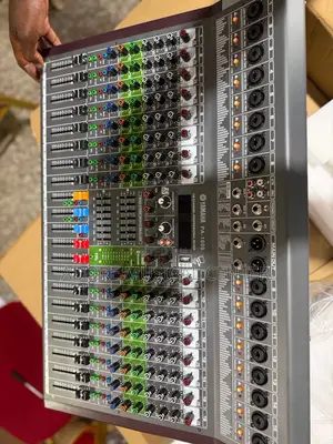 Yamaha Pa-1600 16channels Professional Mixer