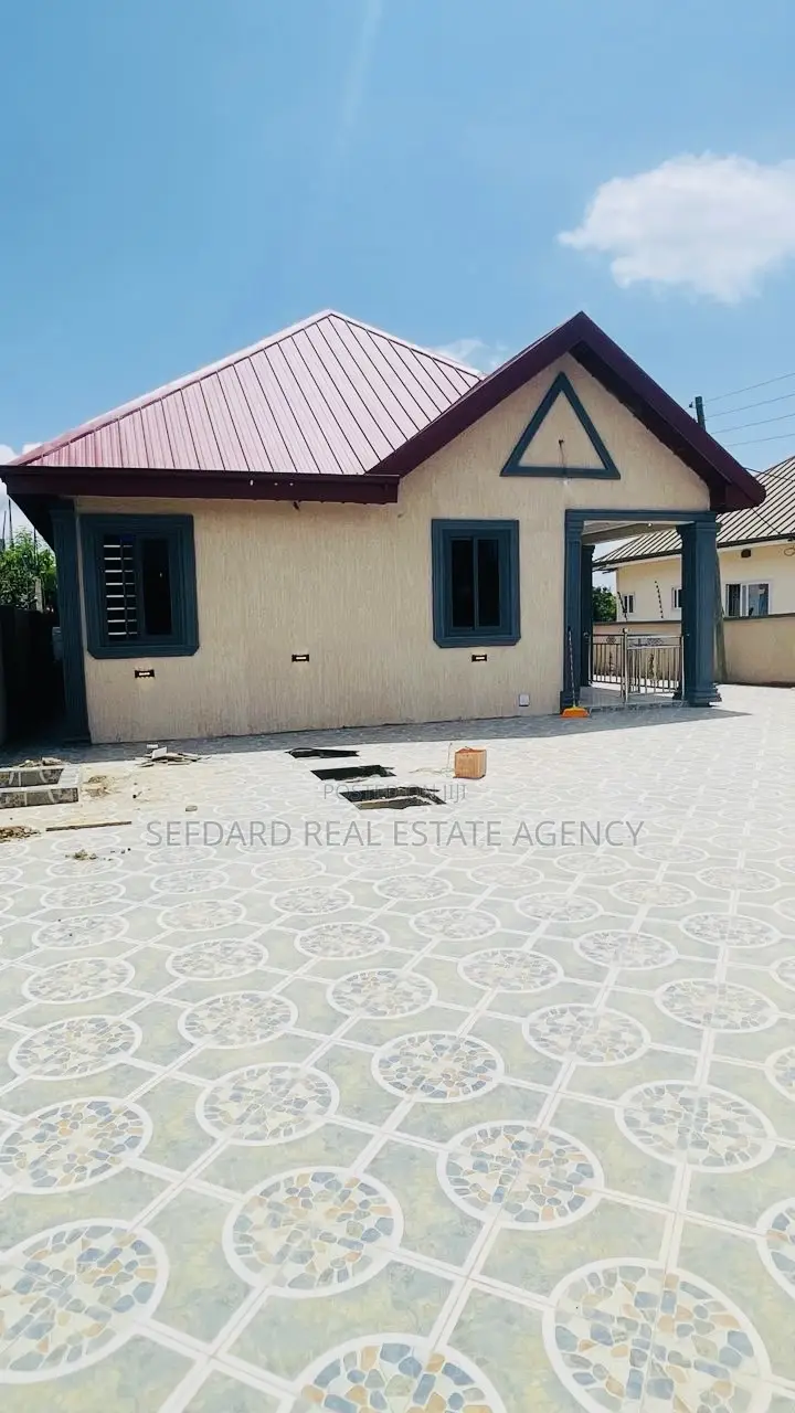 3bdrm House in Sefdard Properties, Ablekuma for sale