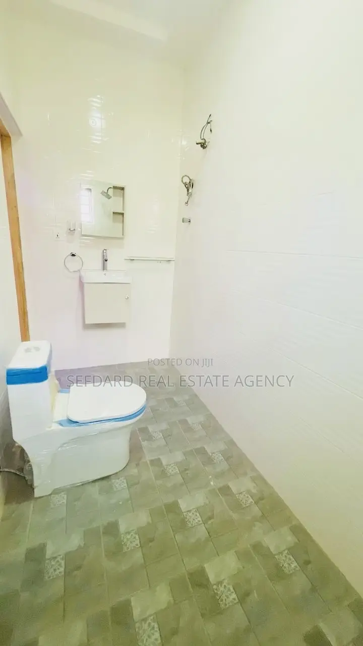 3bdrm House in Sefdard Properties, Ablekuma for sale
