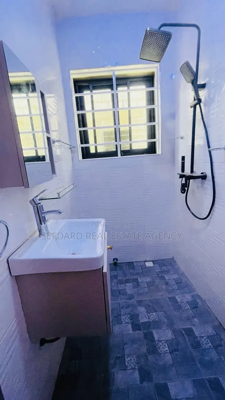 3bdrm House in Sefdard Properties, Ablekuma for sale