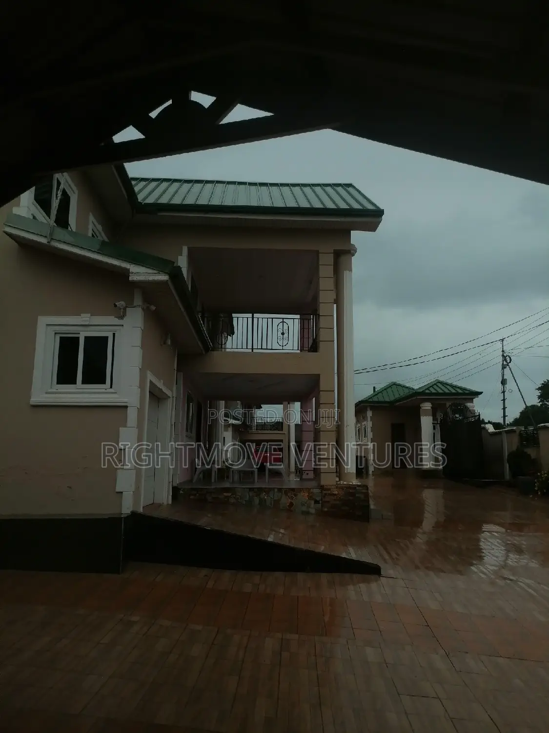 Fully Furnished House at Takroadi