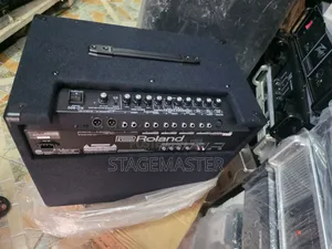 Roland Kc-600 Keyboard Combo