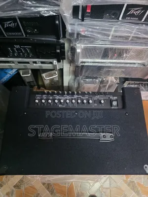 Roland Kc-600 Keyboard Combo