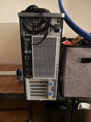 Desktop Computer Dell Precision 5820 16GB Intel Xeon SSD 256GB