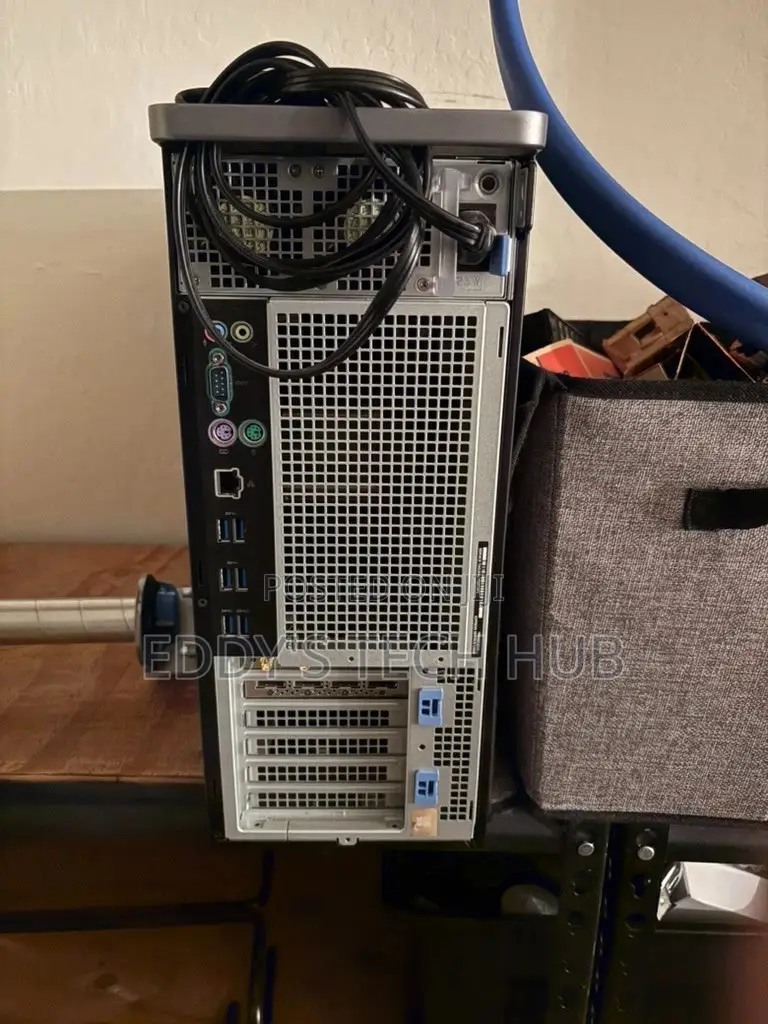 Desktop Computer Dell Precision 5820 16GB Intel Xeon SSD 256GB