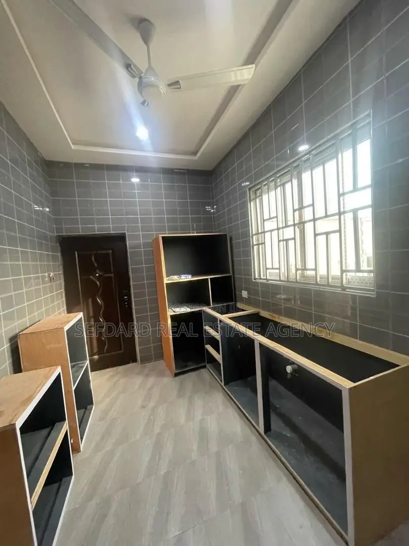 3bdrm House in Sefdard Properties, Kwabenya for sale