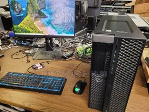 Desktop Computer Dell Precision 5820 32GB Intel Xeon SSD 256GB