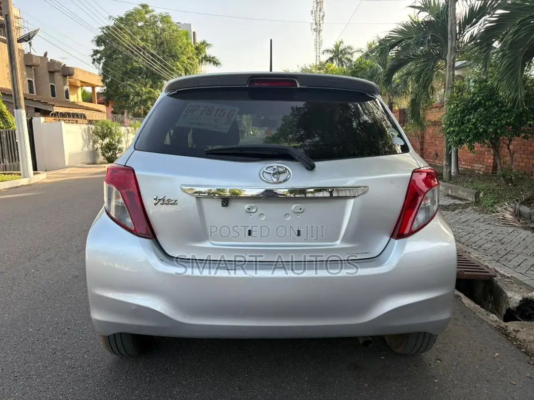 Toyota Vitz 1.3 AWD 5dr 2012 Silver