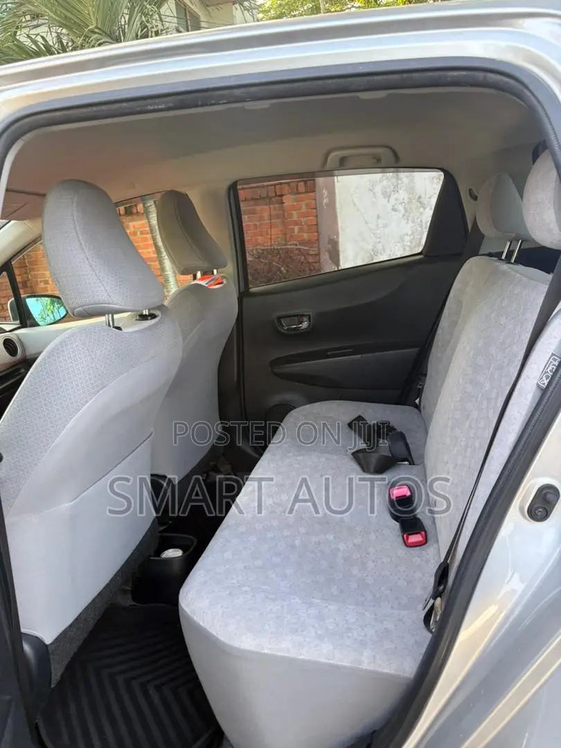 Toyota Vitz 1.3 AWD 5dr 2012 Silver