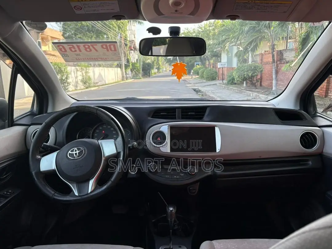 Toyota Vitz 1.3 AWD 5dr 2012 Silver