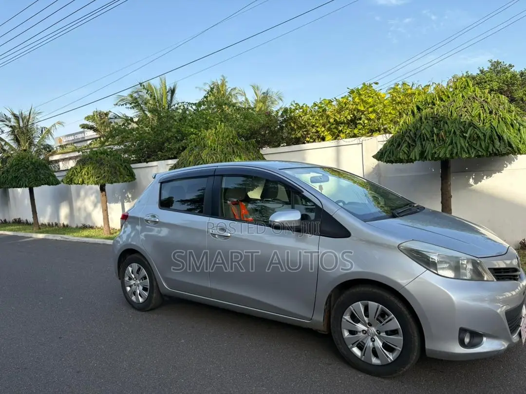Toyota Vitz 1.3 AWD 5dr 2012 Silver