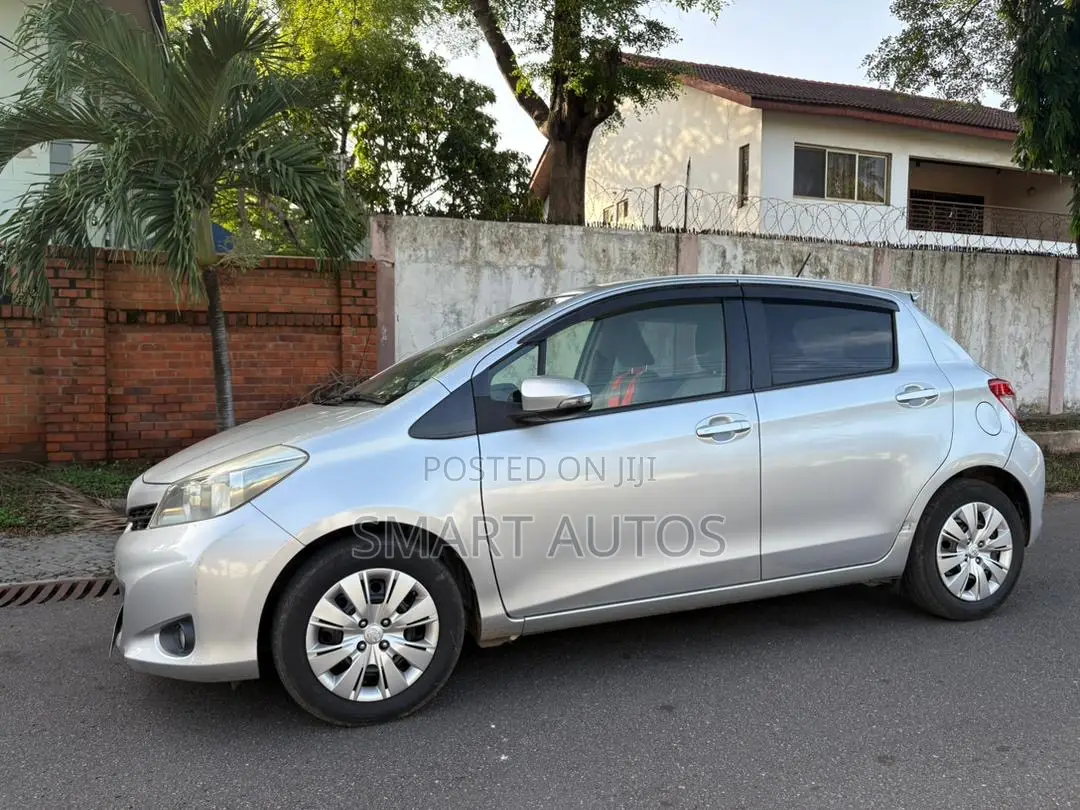 Toyota Vitz 1.3 AWD 5dr 2012 Silver