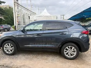 Hyundai Tucson SE 2021 Gray