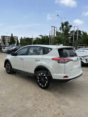 Toyota RAV4 SE AWD (2.5L 4cyl 6A) 2016 White