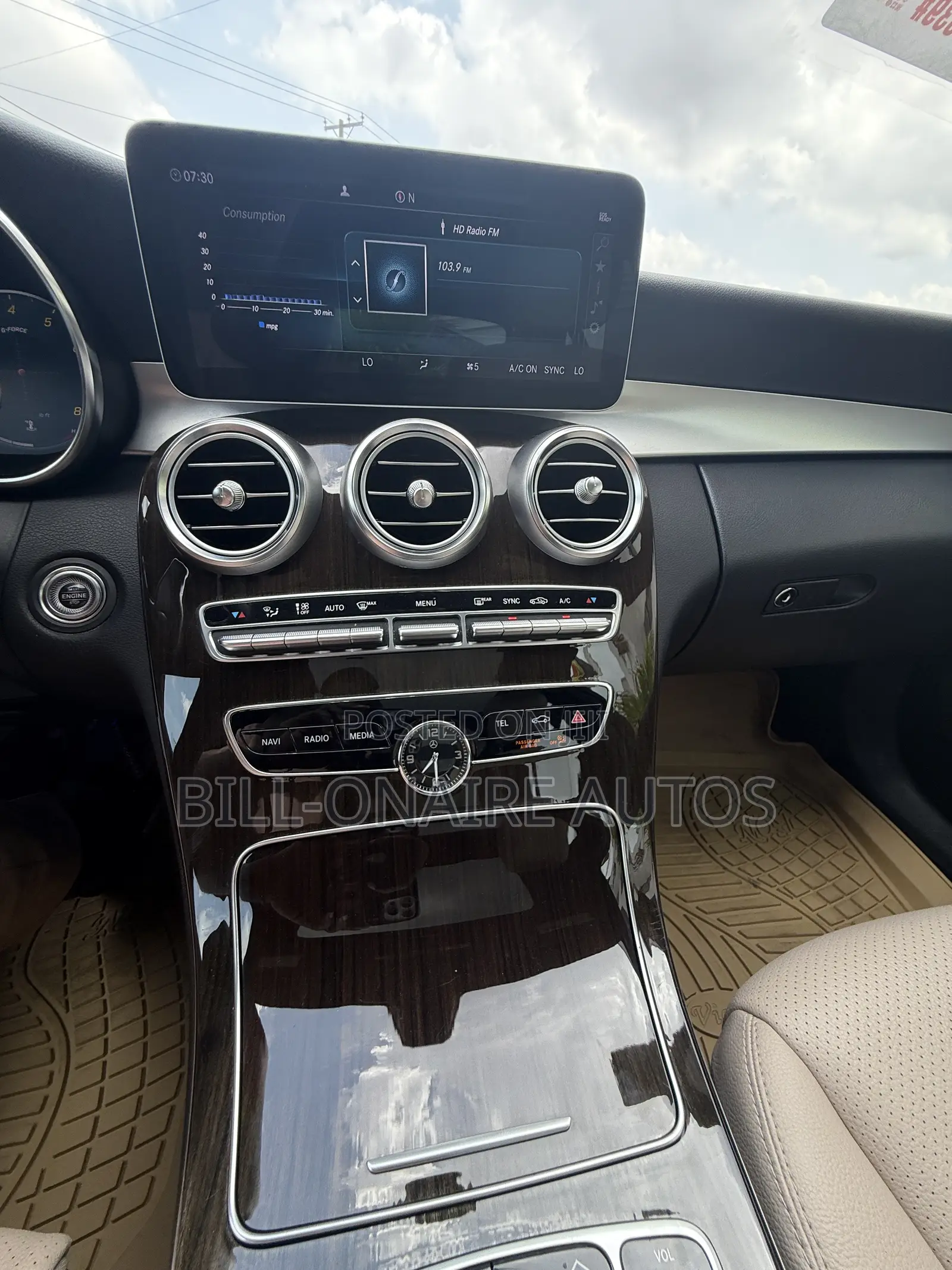 Mercedes-Benz C300 2019 Blue