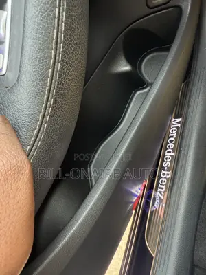 Mercedes-Benz C300 2019 Blue