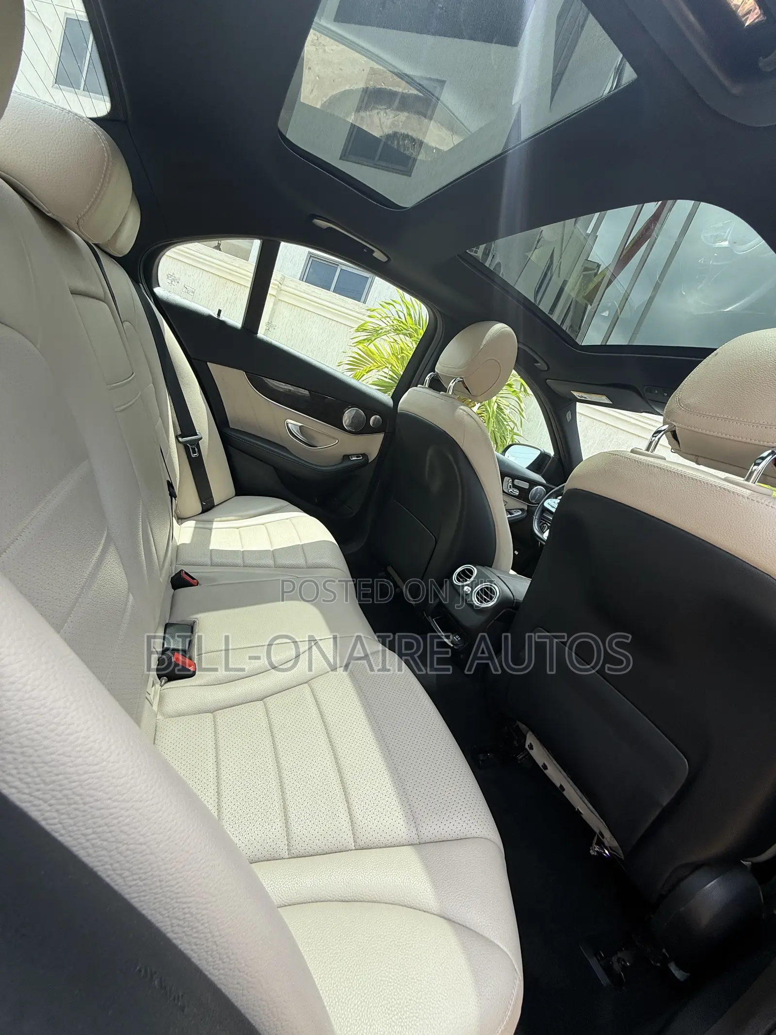 Mercedes-Benz C300 2019 Blue