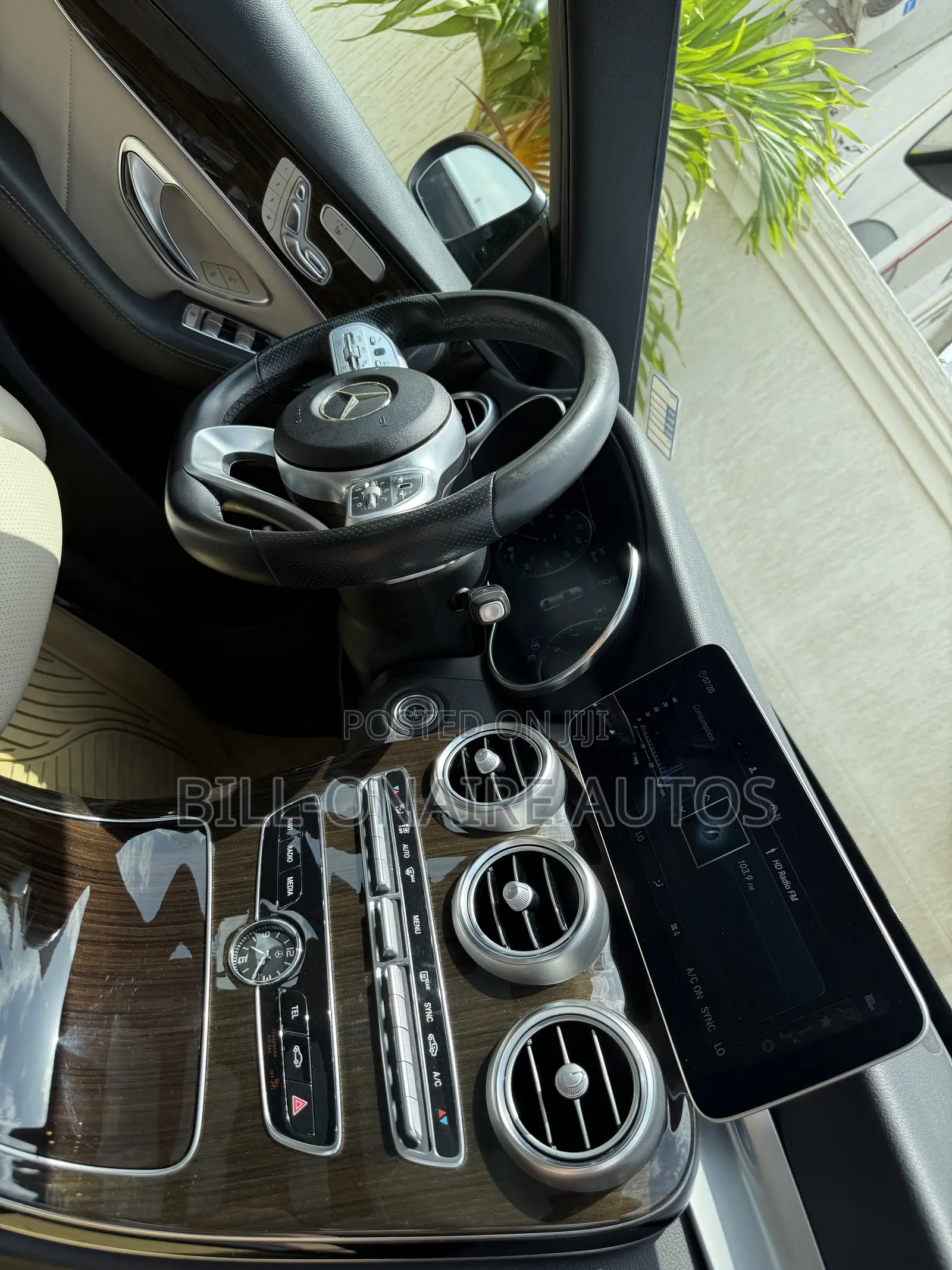 Mercedes-Benz C300 2019 Blue