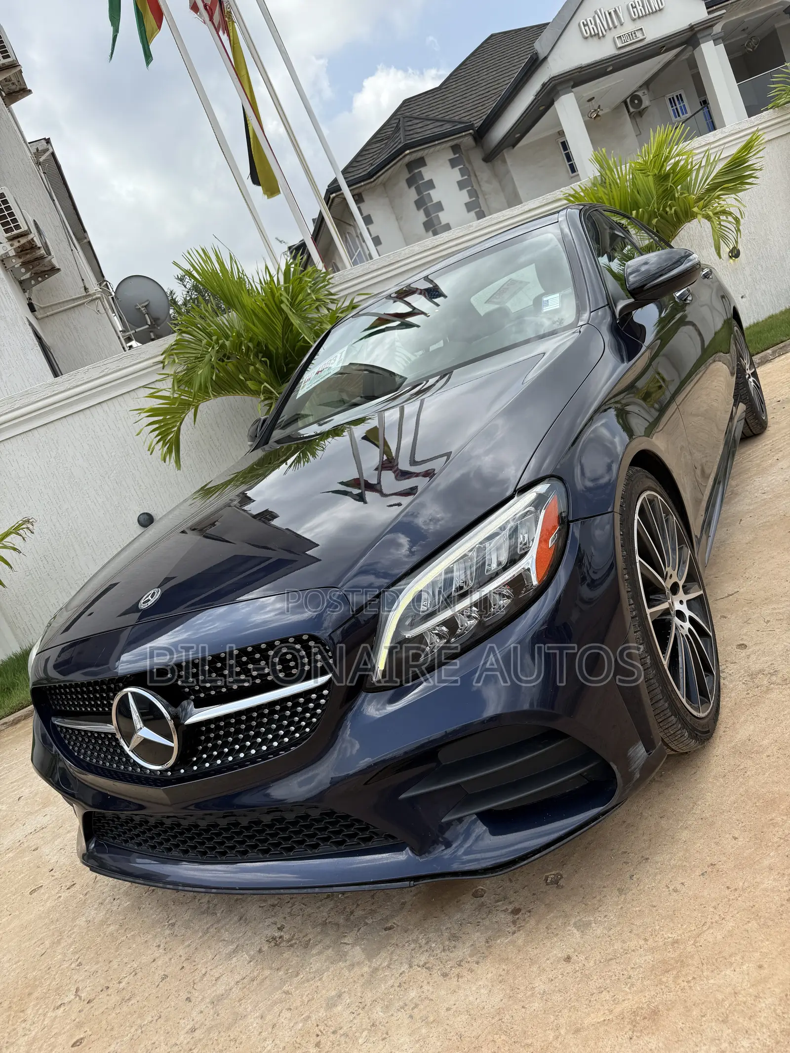 Mercedes-Benz C300 2019 Blue