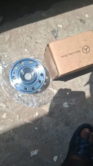 Mercedes Benz C300 Front Hub