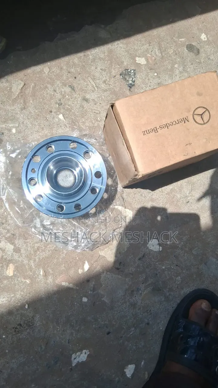 Mercedes Benz C300 Front Hub