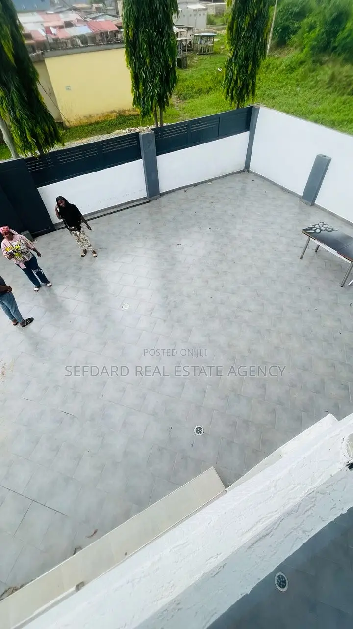 Furnished 6bdrm Duplex in Sefdard Properties, Ablekuma for sale
