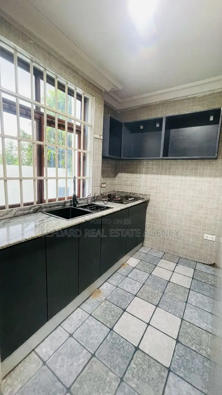 Furnished 6bdrm Duplex in Sefdard Properties, Ablekuma for sale