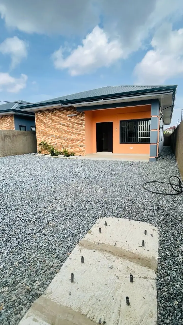 3bdrm House in Sefdard Properties, Pokuase for sale