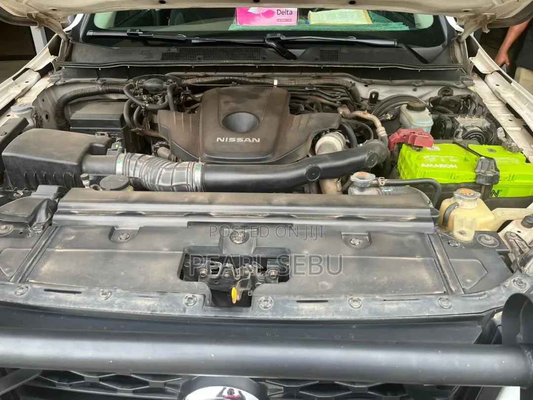 Nissan Navara 2022 White