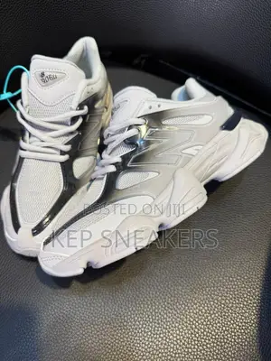 New Balance 9060 Distinct Metallic Silver