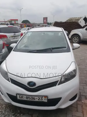 Toyota Vitz 1.3 FWD 5dr 2012 White