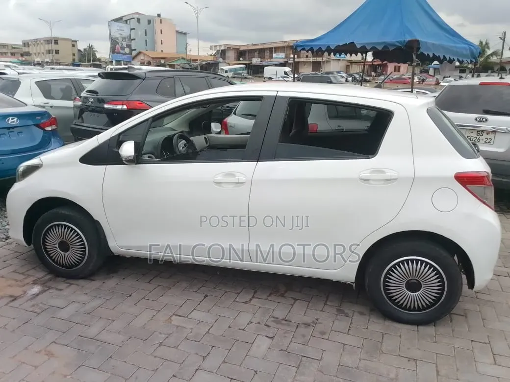 Toyota Vitz 1.3 FWD 5dr 2012 White