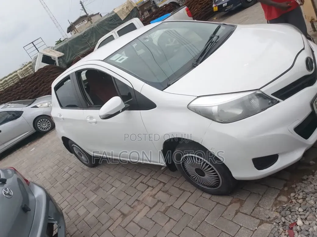 Toyota Vitz 1.3 FWD 5dr 2012 White
