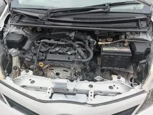 Toyota Vitz 1.3 FWD 5dr 2012 White