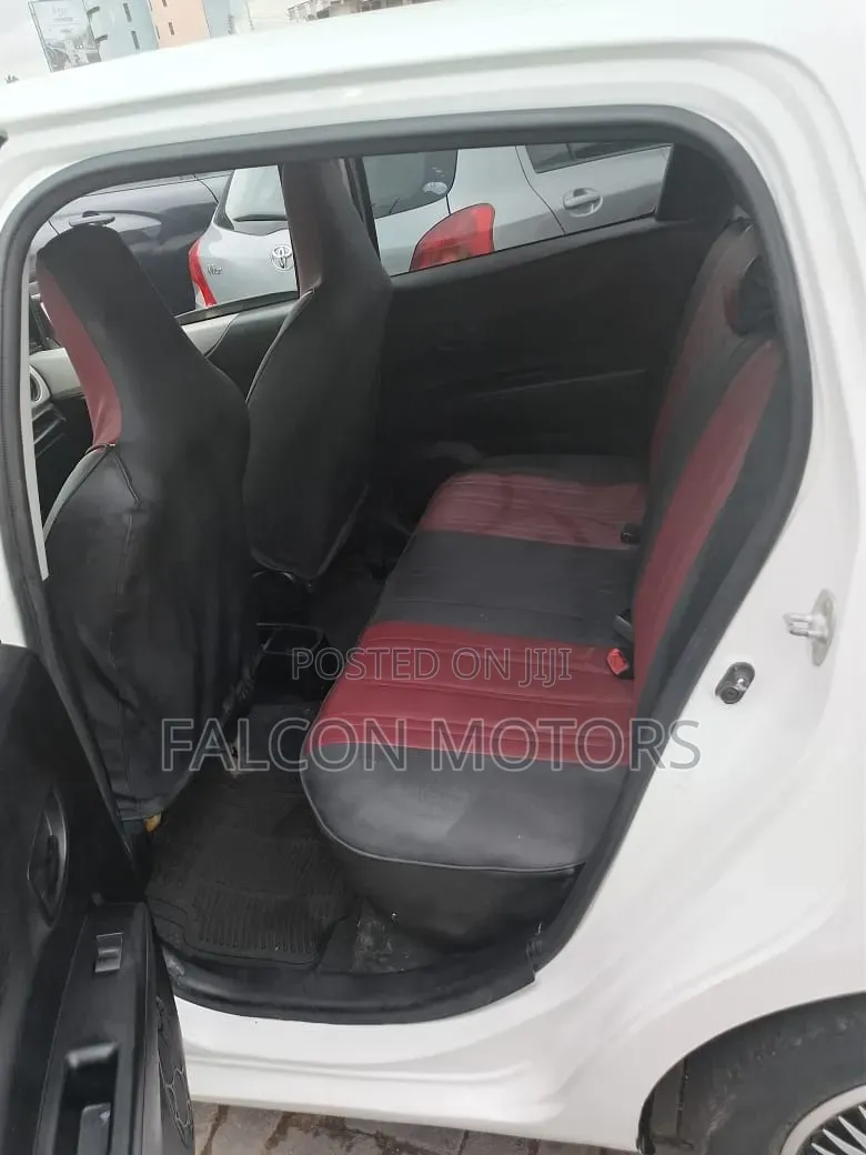 Toyota Vitz 1.3 FWD 5dr 2012 White
