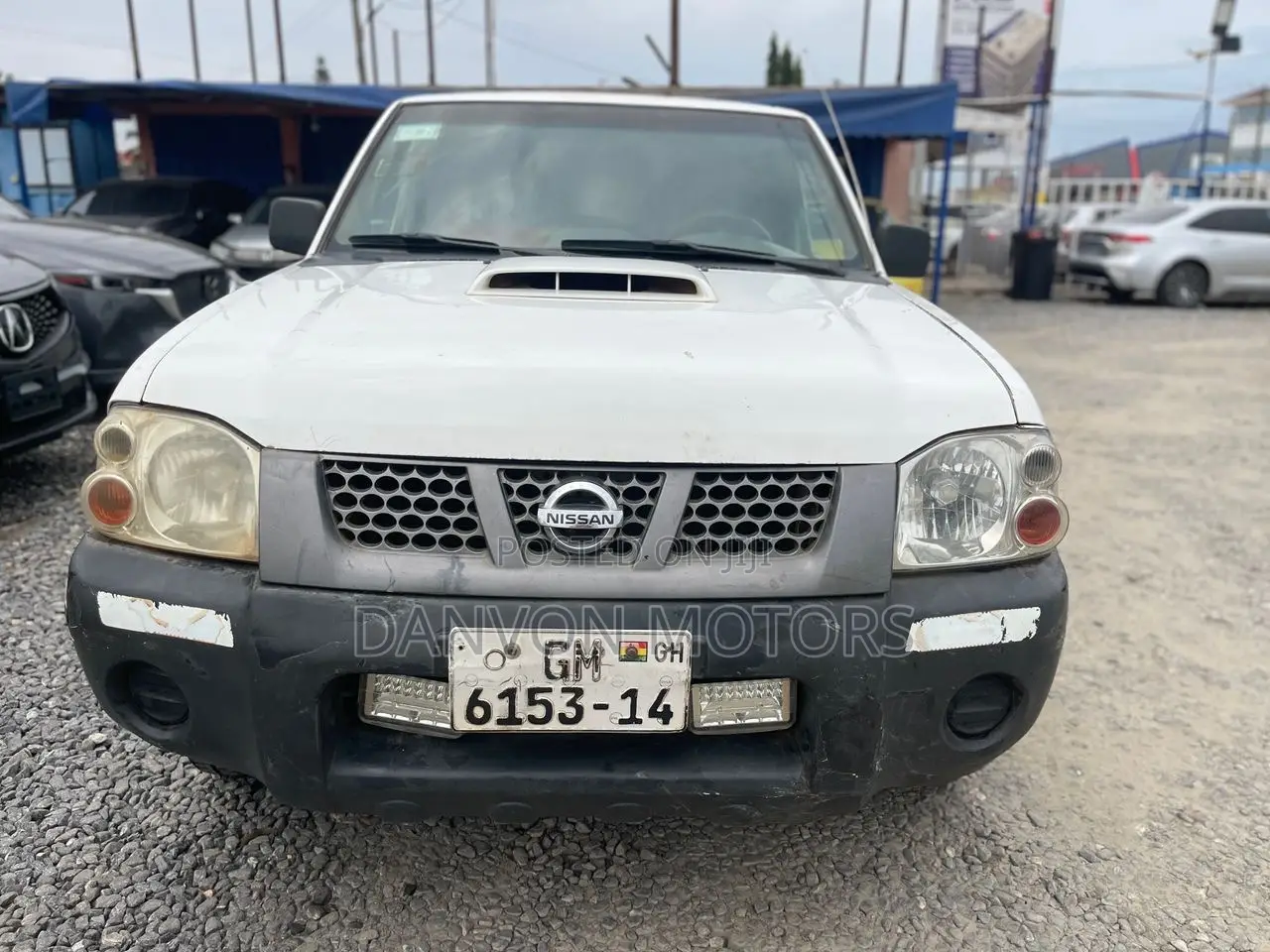 Nissan Hardbody 2014 White