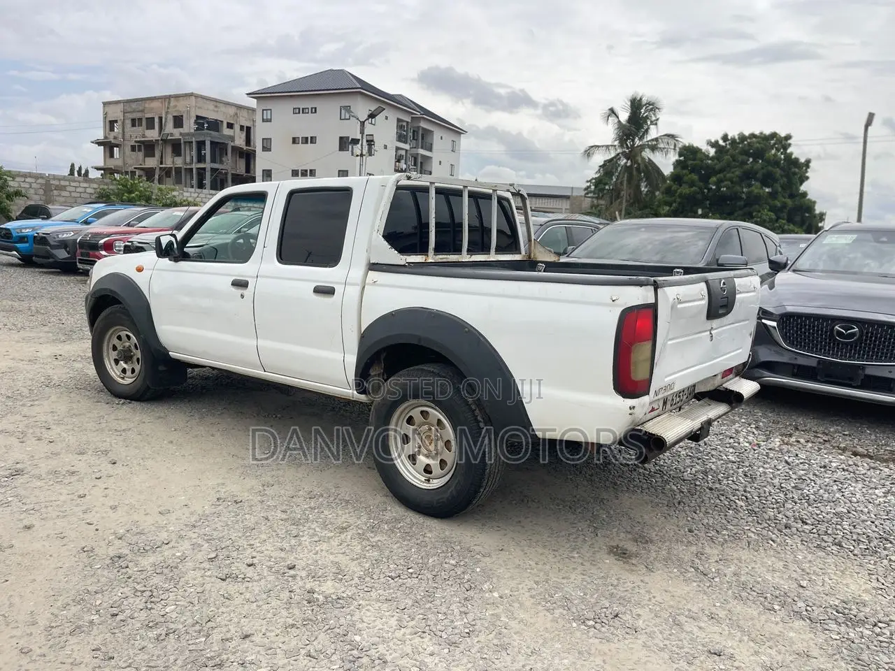Nissan Hardbody 2014 White